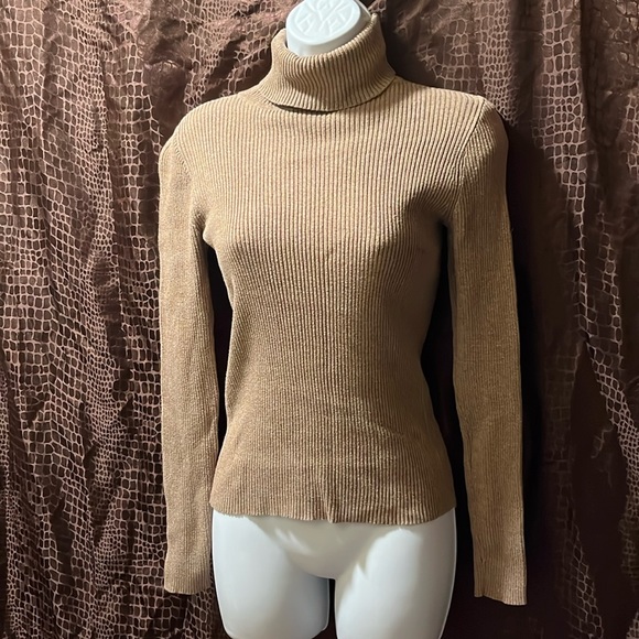 GAP Tops - Gap long sleeve turtleneck top